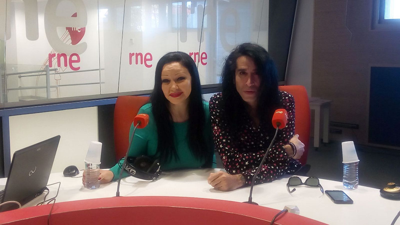 Las mañanas de RNE - Alaska y Mario Vaquerizo aseguran que 'El amor sigue en el aire' - Escuchar ahora