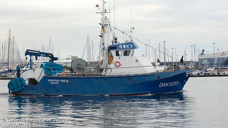 Buscan a tres tripulantes tras hundirse un barco gallego en Senegal