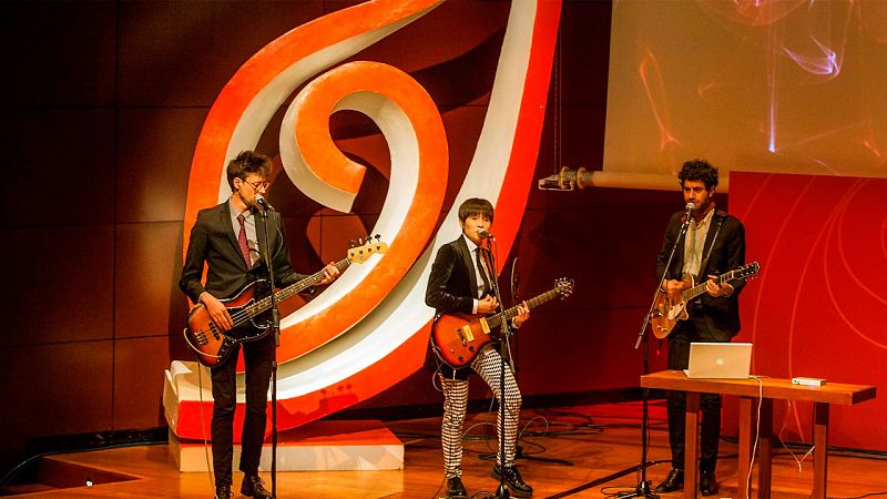  Disco grande - ...Y Papaya recogió su premio "El Ojo Crítico" de "Música moderna" - 14/02/17 - escuchar ahora