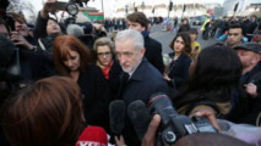 - Corbyn: "En el referéndum nosotros hicimos campaña a favor de que el Reino Unido permaneciera en la Unión Europea. Queríamos quedarnos y reformar la UE, a la que hemos criticado por la dirección que estaba tomando con la privatización de algunas ind
