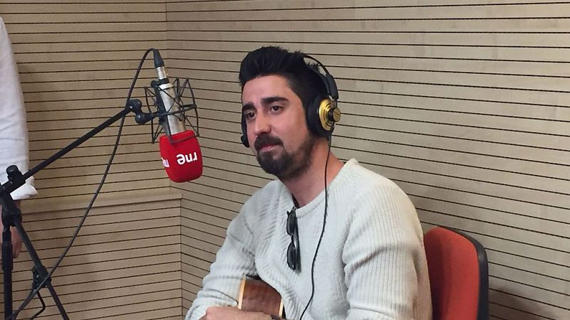  Las mañanas de RNE - Álex Ubago interpreta en directo "Míranos" - Escuchar ahora