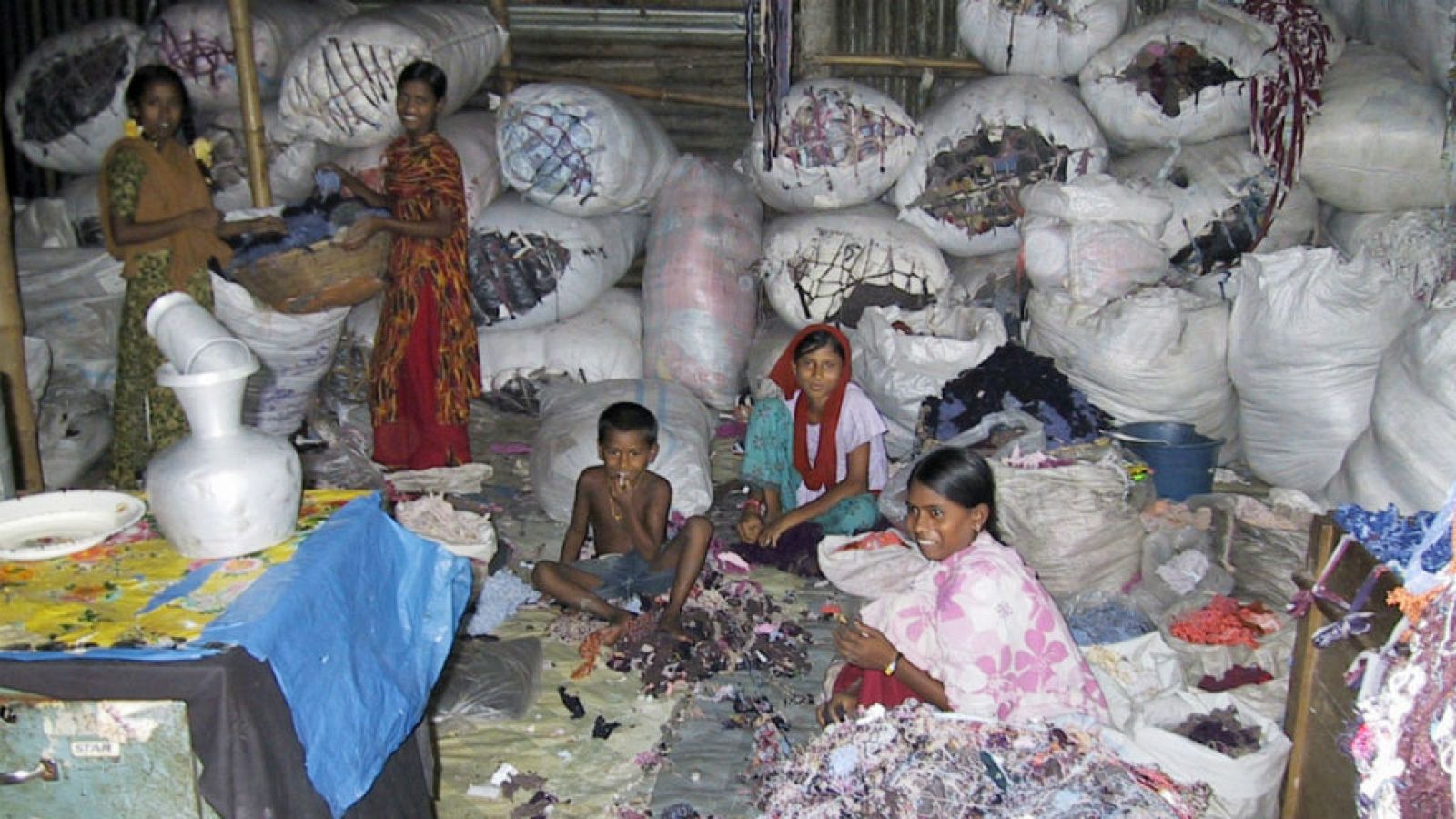 Entre paréntesis - Hacia el fin de la explotación en las fábricas textiles