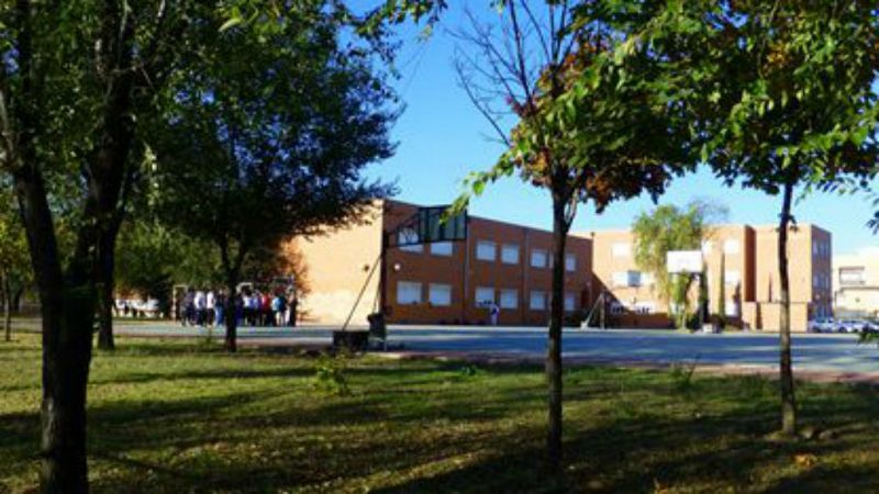 Diario de las 2 - Una estudiante de 13 años apuñala a un compañero de 14 en Madrid - Escuchar ahora