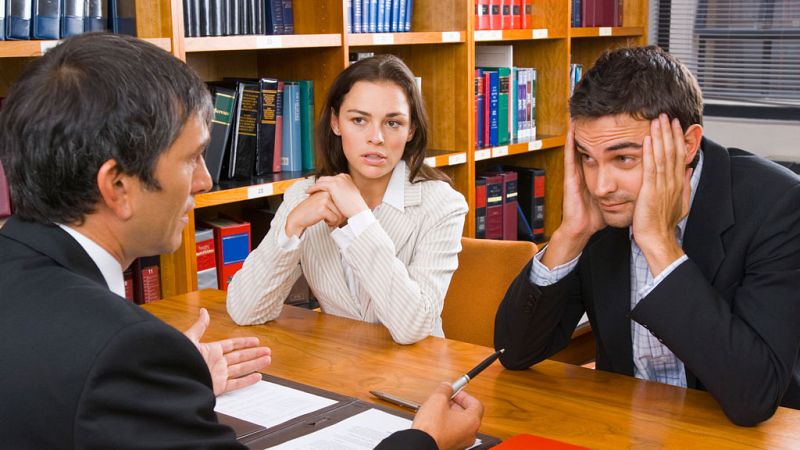 La noche en vela - Nos casamos menos, nos divorciamos más: ¿El ocaso de un sistema de vida? - Escuchar ahora