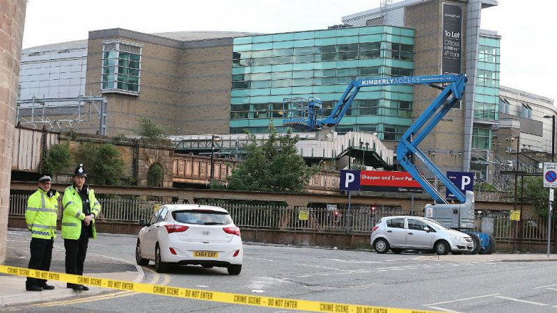  Las mañanas de RNE - La Policía sigue investigando lo ocurrido en el Manchester Arena con una veintena de muertos - Escuchar ahora 