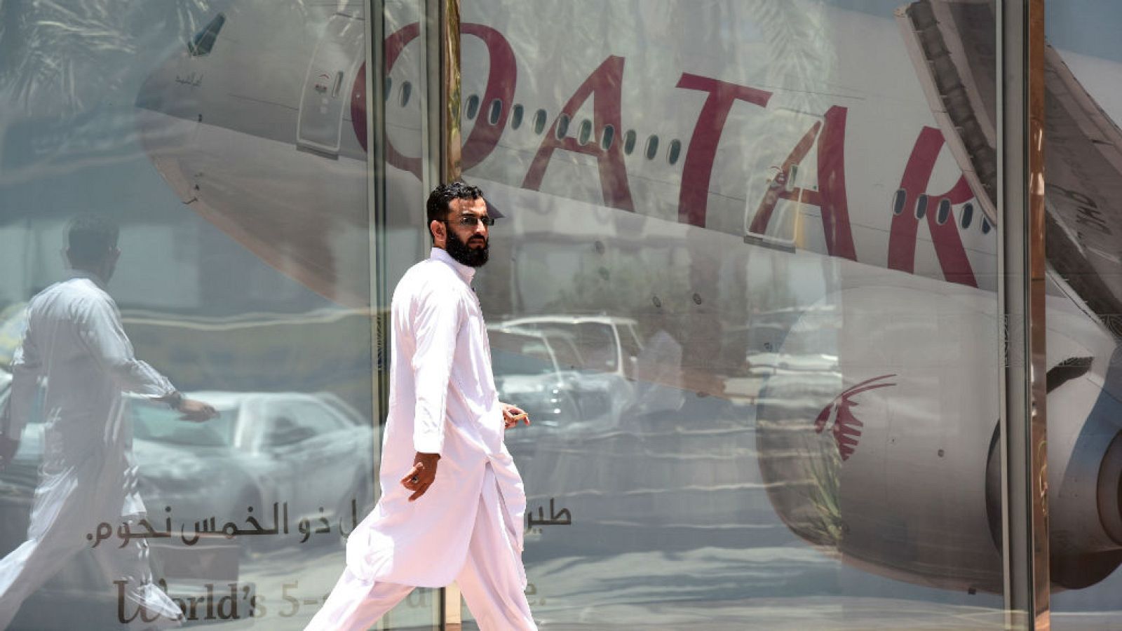  Diario de las 2 - Mohammed Al Kuwari, embajador de Catar en España: "El país es objeto de una campaña maliciosa" - Escuchar ahora 