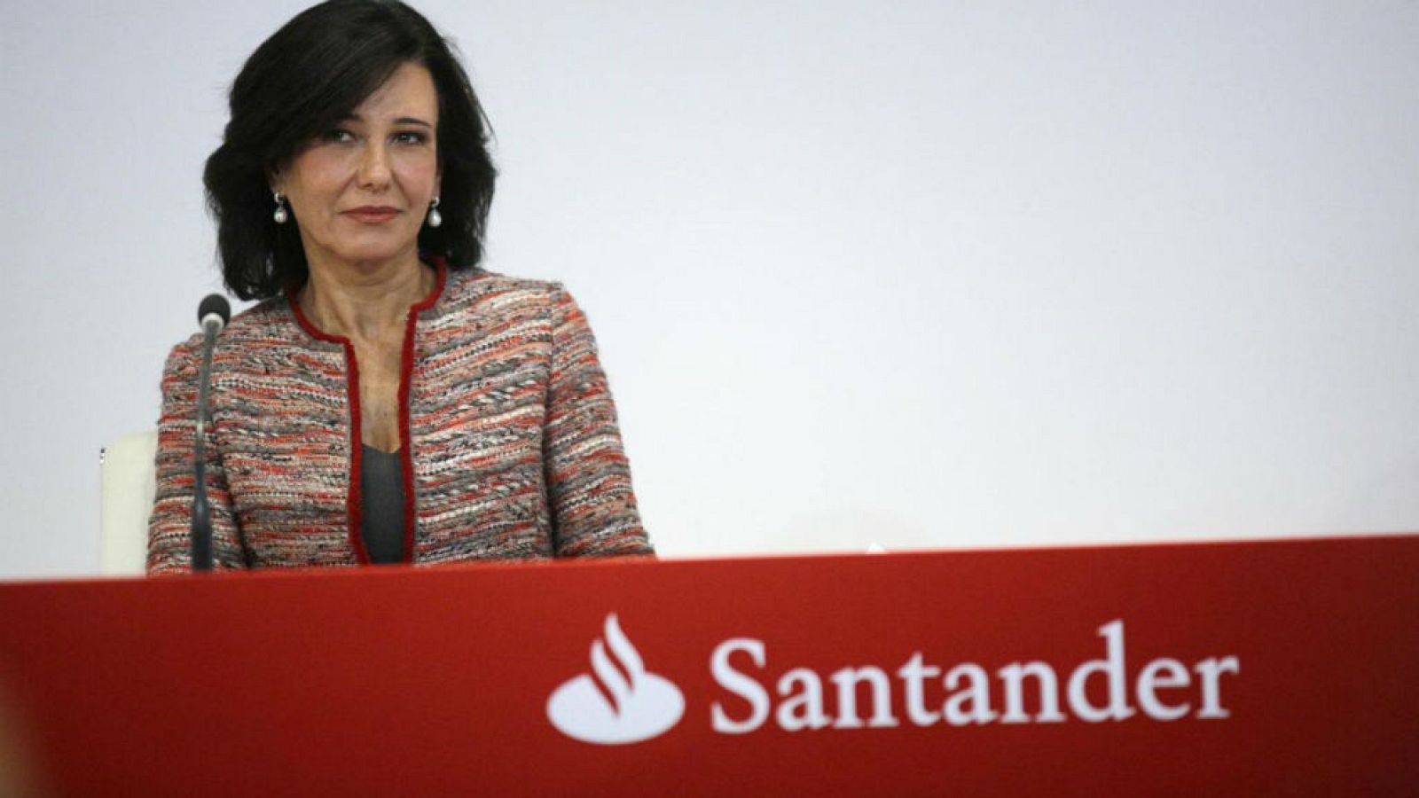  Diario de las 2 - Ana Botín se felicita por la compra del Banco Popular - Escuchar ahora 