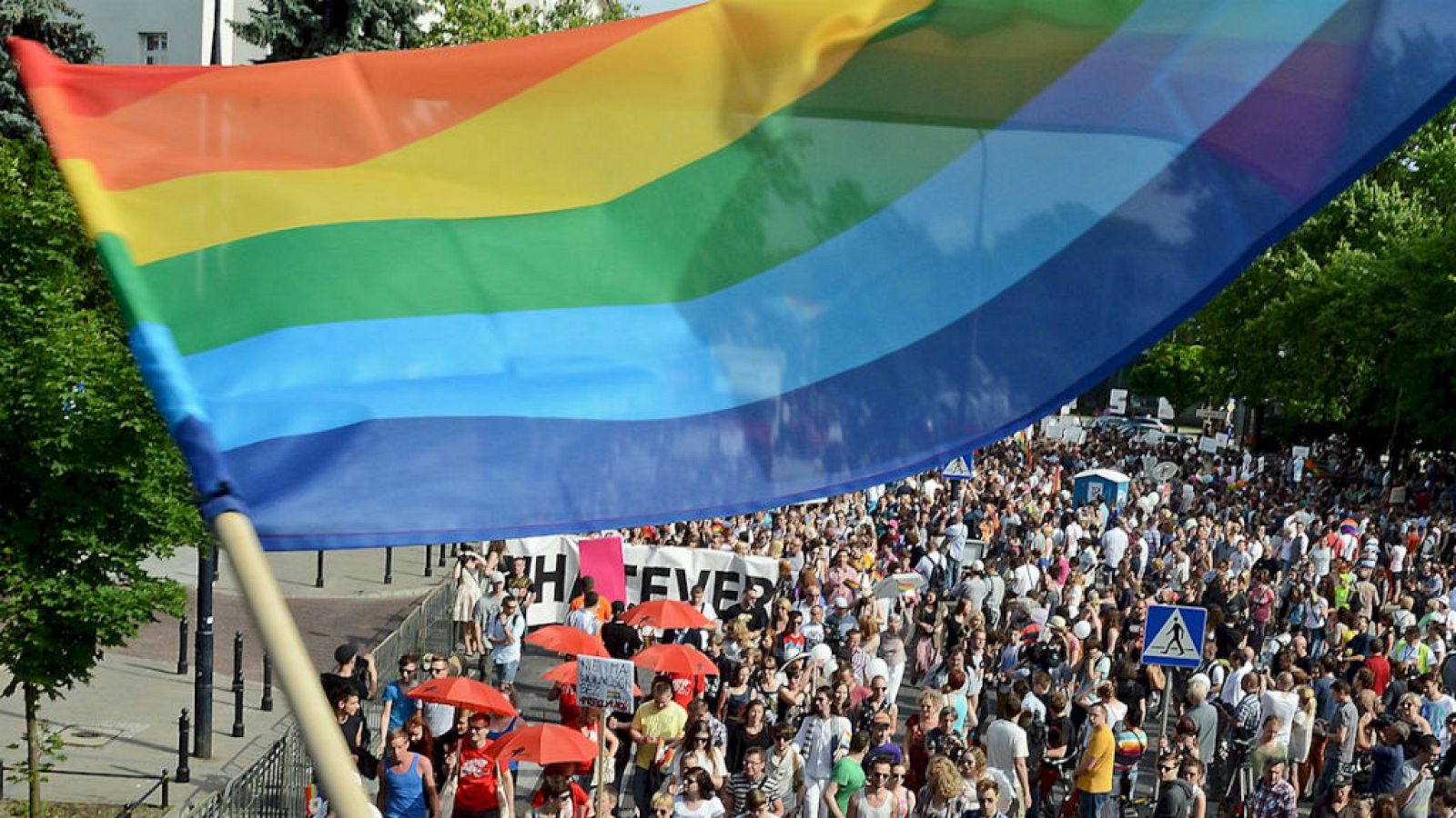 Entre paréntesis - Orgullo Gay reivindicativo