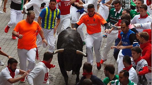 Sanfermines en RNE - Sanfermines 2017 - Vertiginoso quinto encierro con los toros de Jandilla - Escuchar ahora