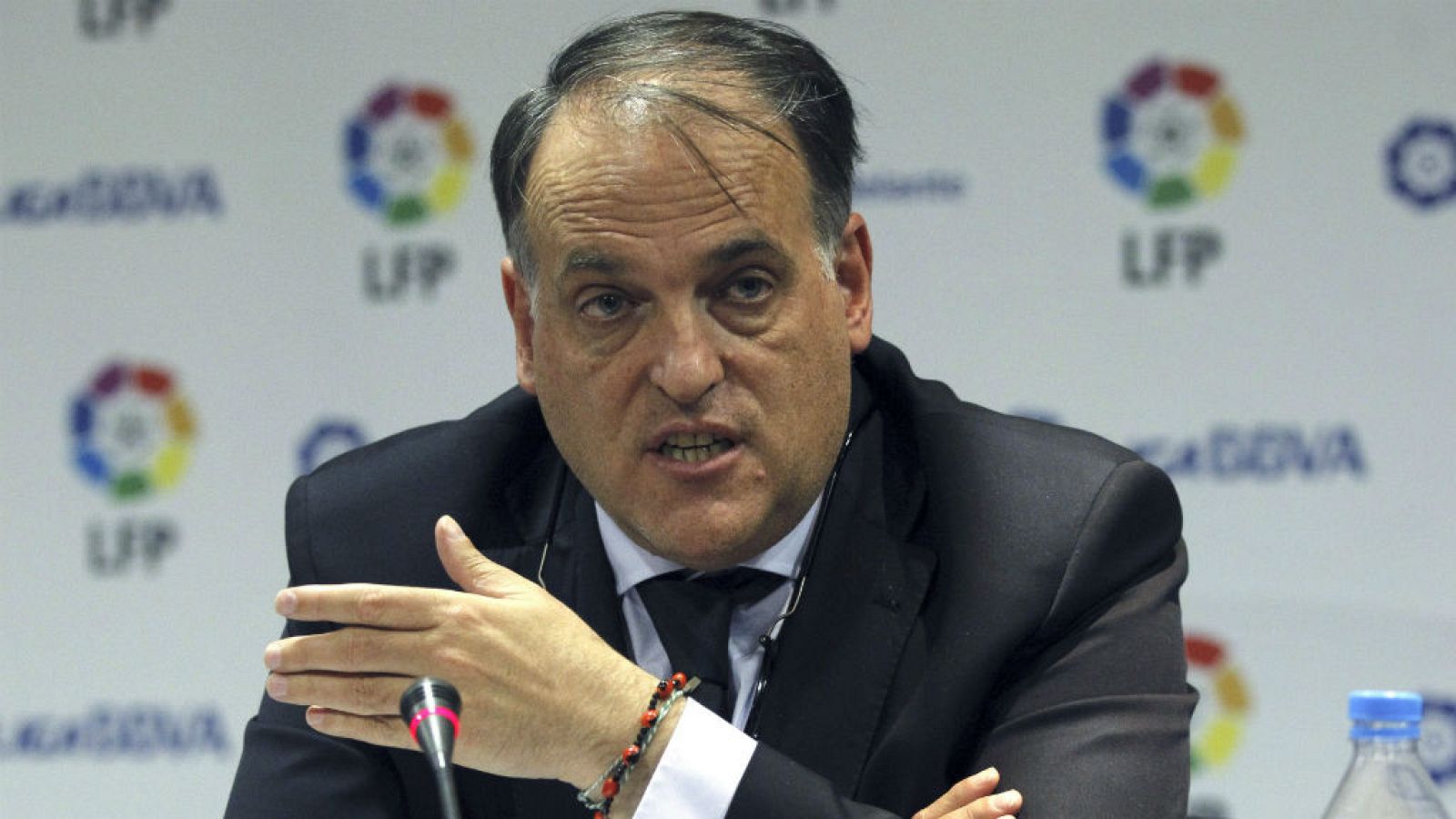 Radio 5 Actualidad - Javier Tebas: "La estructura de la Federación Española de Fútbol está podrida" - Escuchar ahora