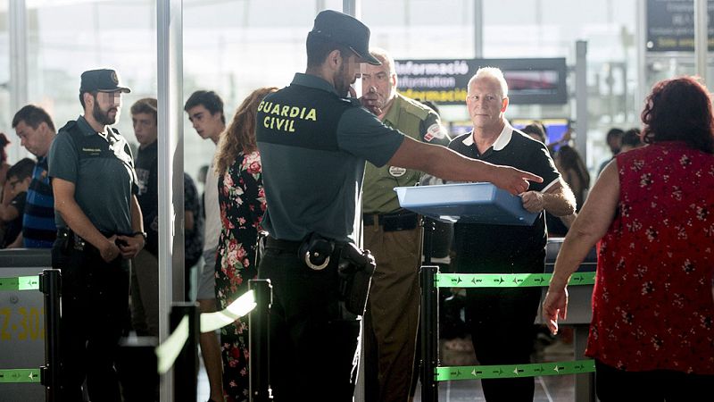 Las mañanas de RNE - La Guardia Civil interviene más de 45.000 sobres para constituir las mesas del 1-O - Escuchar ahora