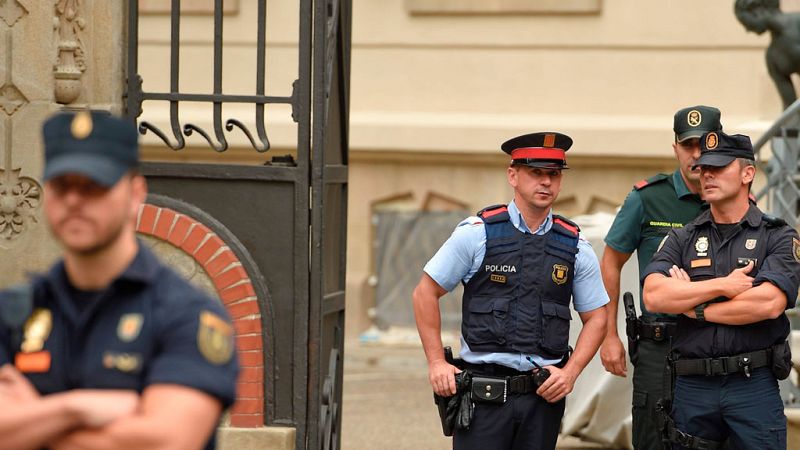 Las mañanas de RNE - La Fiscalía da orden a los Mossos de interrogar a los responsables de los centros de votación - Escuchar ahora