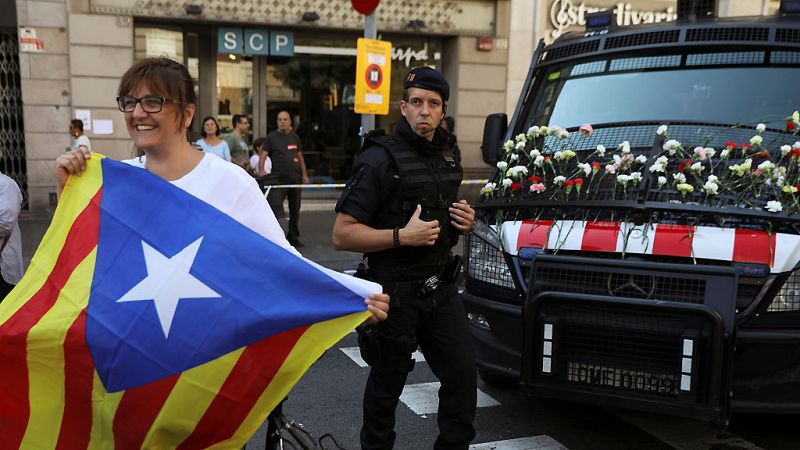 Las mañanas de RNE - Preocupación de los Mossos ante el bloqueo de los colegios electorales porque podría derivar en problemas de orden público - Escuchar ahora