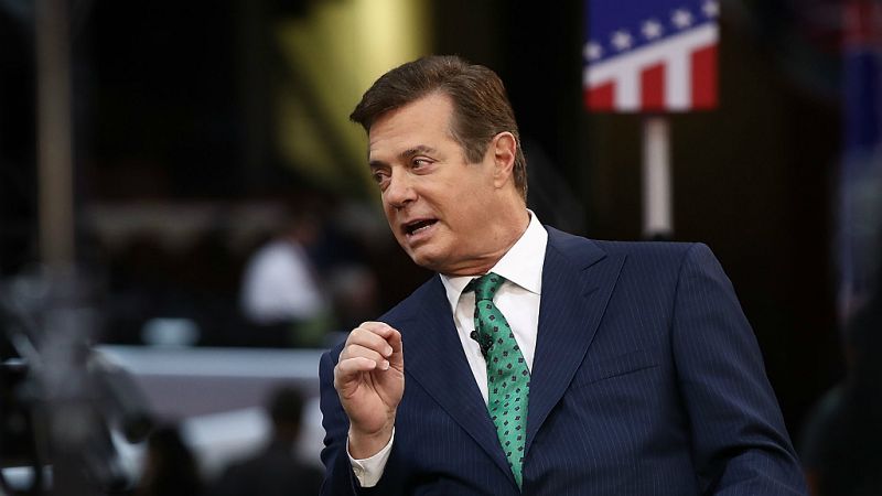 Diario de las 2 - El ex jefe de campaña de Trump se entrega al FBI por ...