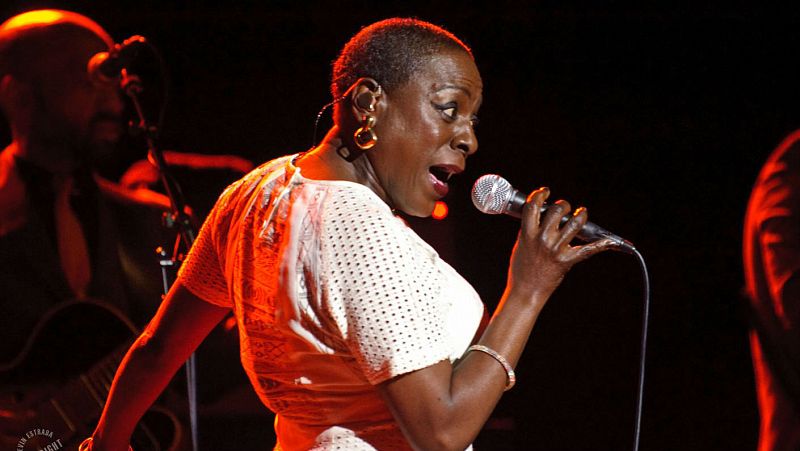 Píntalo de negro - Sharon Jones - 26/11/17 - Escuchar ahora 