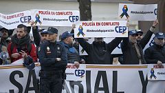 Boletines RNE - Interior ofrece a policías y guardias civiles una equiparación de salarios con los Mossos - 16/01/18