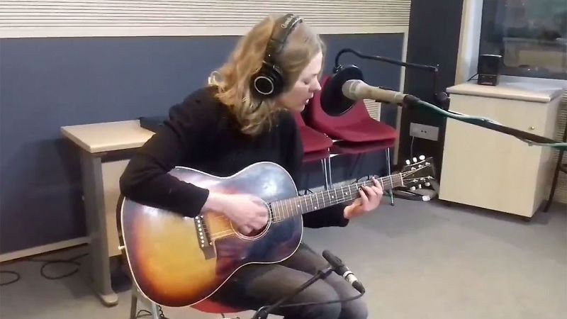 Las mañanas de RNE - Christina Rosenvinge interpreta en acústico "Ana y los pajaros" - Escuchar ahora