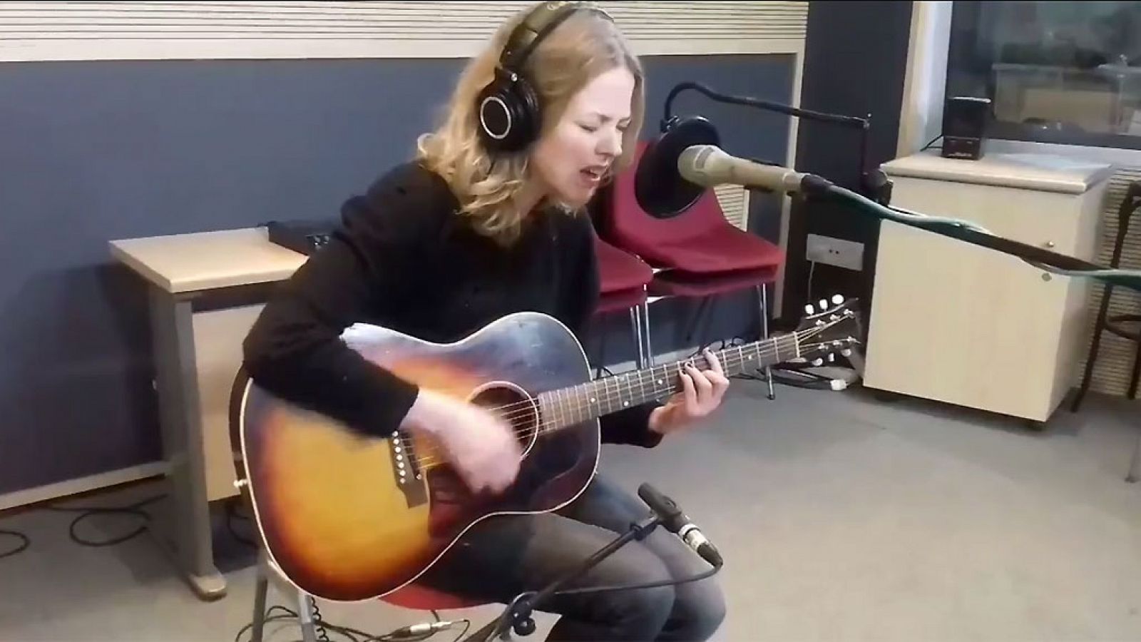 Las mañanas de RNE - Christina Rosenvinge interpreta en acústico "Romance de la plata" - Escuchar ahora