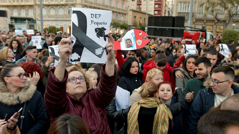  Boletines RNE - Minuto de silencio en Almería por la muerte de Gabriel - 12/03/18 - Escuchar ahora 