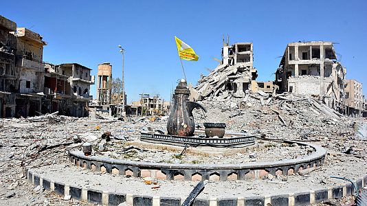  - Los habitantes de Raqqa tratan de levantarse sobre los escombros de la ciudad