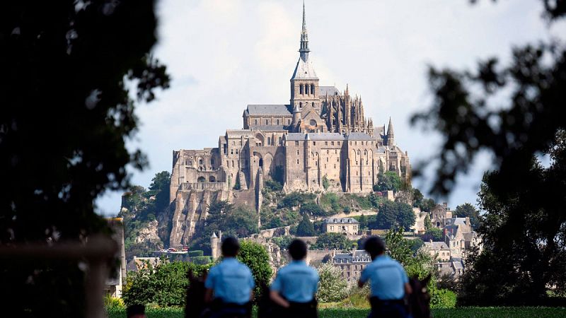 Evacúan el Monte Saint-Michel en Francia ante las amenazas de un individuo