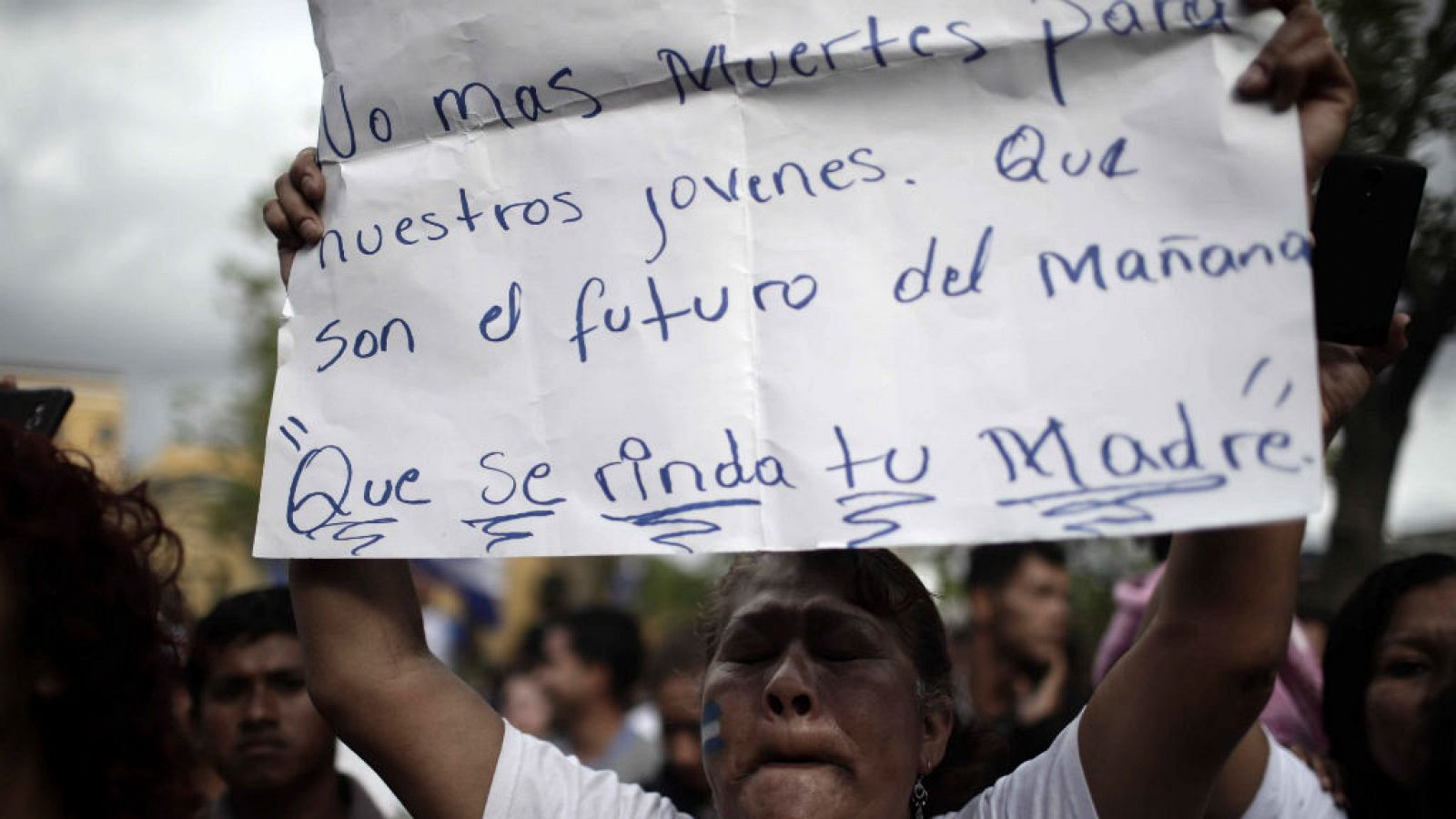  Las mañanas de RNE - Daniel Ortega da marcha atrás después de un baño de sangre en Nicaragua - Escuchar ahora