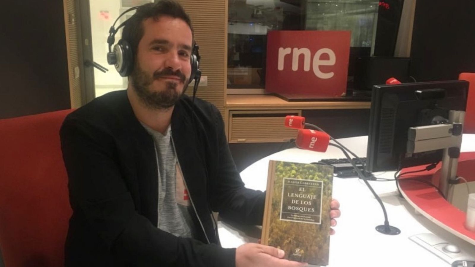 Gente despierta - 'El lenguaje de los bosques' del poeta Hasier Larretxea - Escuchar ahora