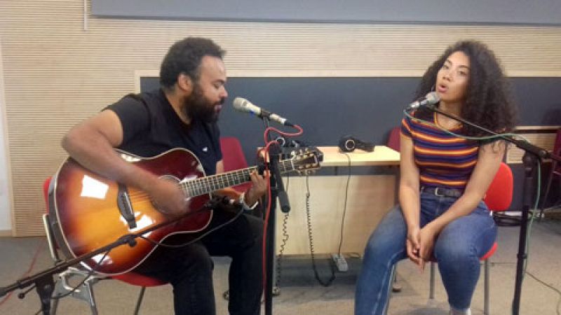 Las mañanas de RNE - Carlos Jean y Teyou interpretan en acústico "Dancing Together", la canción del Mundial - Escuchar ahora
