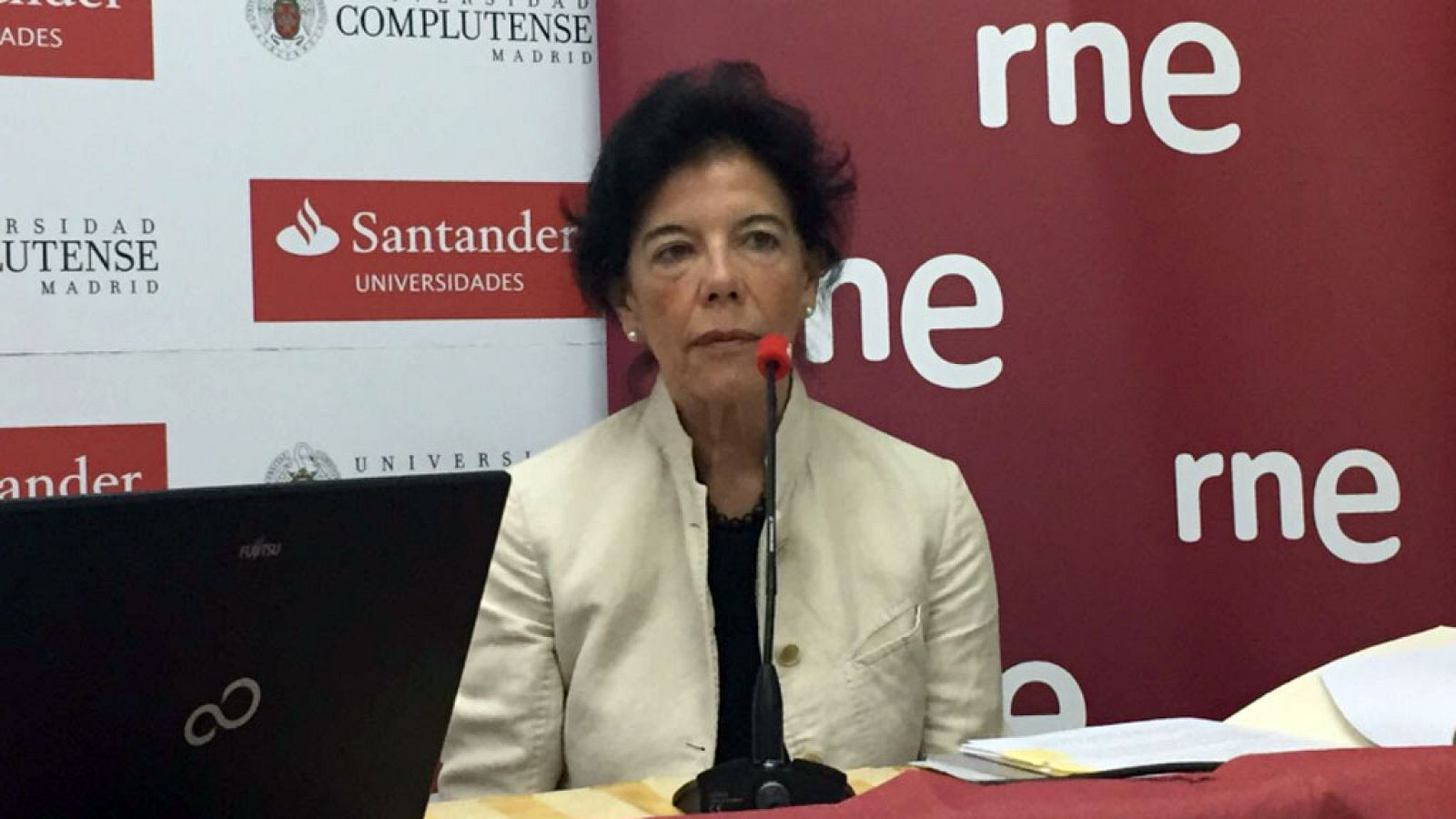Las mañanas de RNE - Celaá dice que el Gobierno exhumará a Franco cuando tenga "todas las garantías jurídicas" - Escuchar ahora