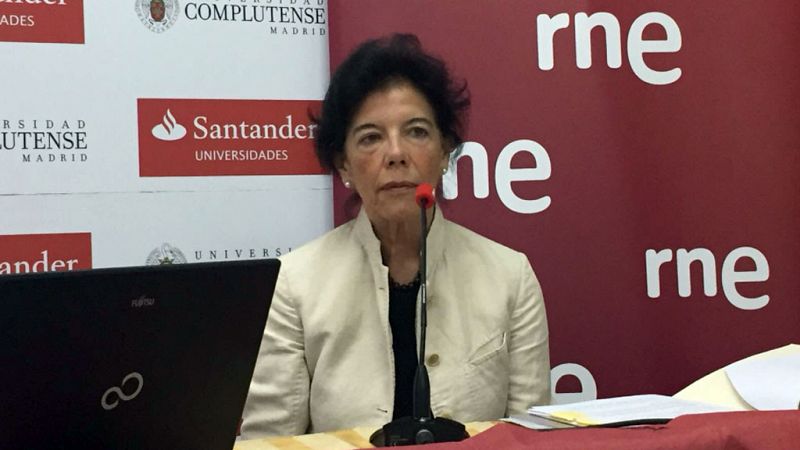 Radio 5 Actualidad - Celaá dice que el Gobierno exhumará a Franco cuando tenga "todas las garantías jurídicas" - Escuchar ahora
