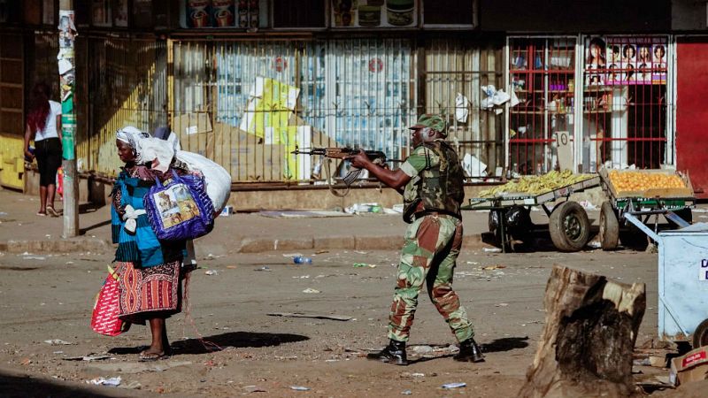 Cinco continentes - Violencia en pleno recuento en Zimbabue - 01/08/18 - Escuchar ahora