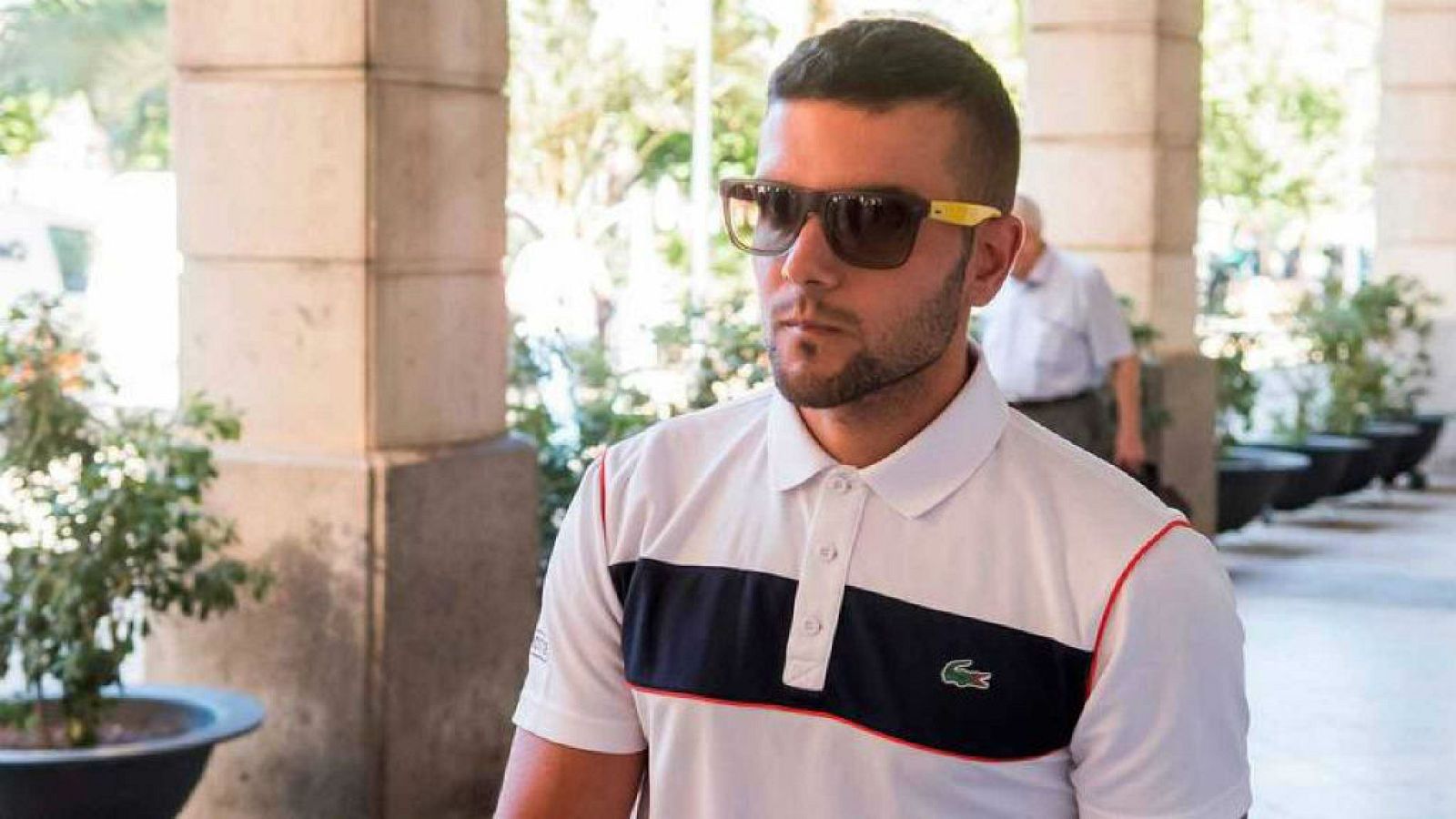  Las mañanas de RNE - Detenido un miembro de La Manada por intentar robar unas gafas de sol - Escuchar ahora