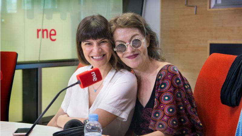 'Todas las mujeres' llega al teatro con Mónica Regueiro y Nuria González - Escuchar ahora