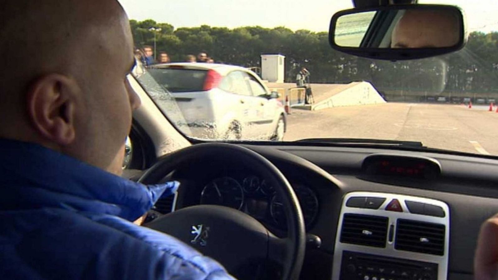 5 minutos con OCU - Diez trucos para ahorrar al volante - 23/08/18 - escuchar ahora 