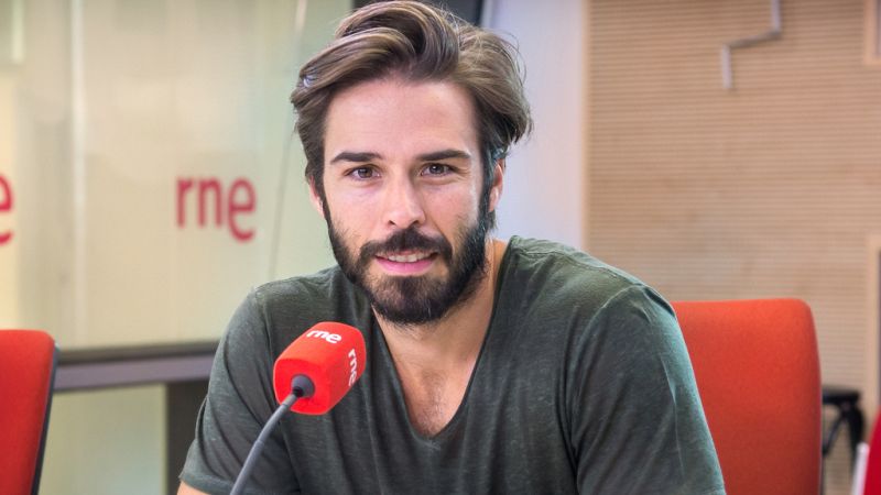 Las mañanas de RNE - Álex Barahona practica el intercambio de pareja en 'Dos más dos' - Escuchar ahora 