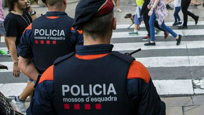 Boletines RNE - Las Fuerzas de Seguridad del Gobierno y la Generalitat se reunen. Se prevé agitación en las calles de Cataluña - Escuchar ahora