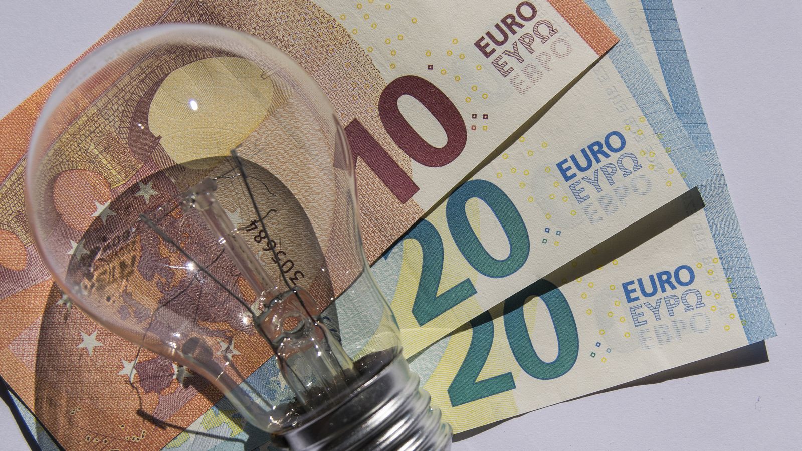  Sostenible y renovable - El recibo de la luz se dispara - 09/09/18 - escuchar ahora