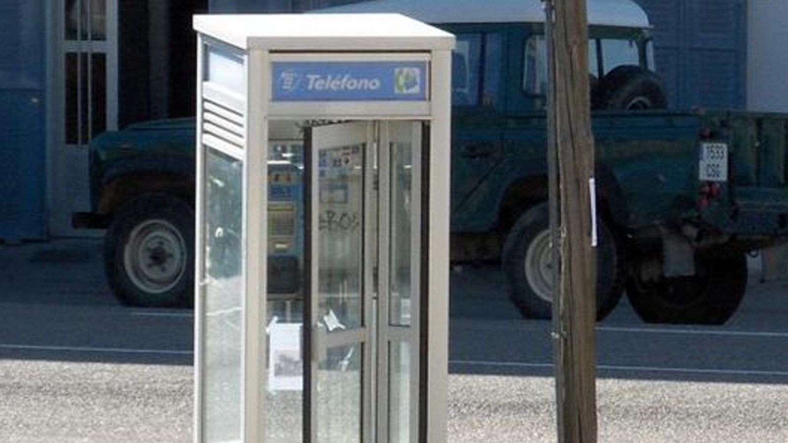 El gallo que no cesa - ¡Adiós cabinas telefónicas! - Escuchar ahora