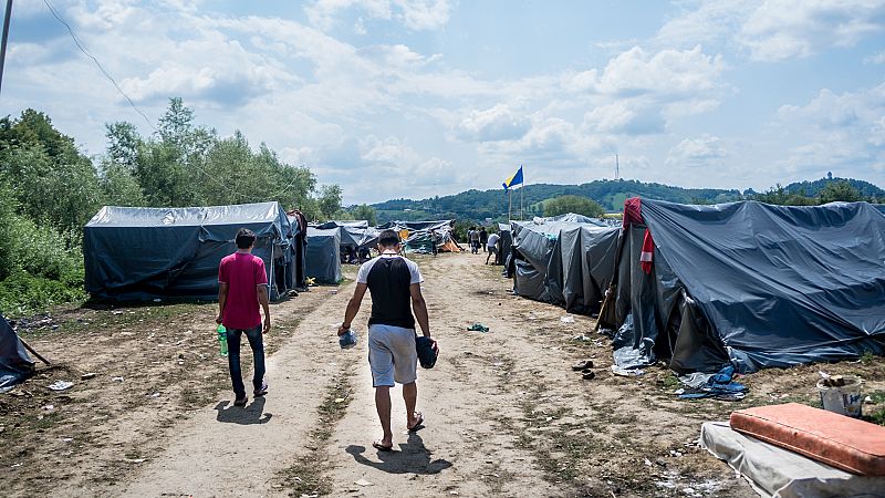 Refugiados y migrantes atrapados en Bosnia deberán soportar a la intemperie un duro invierno bajo cero
