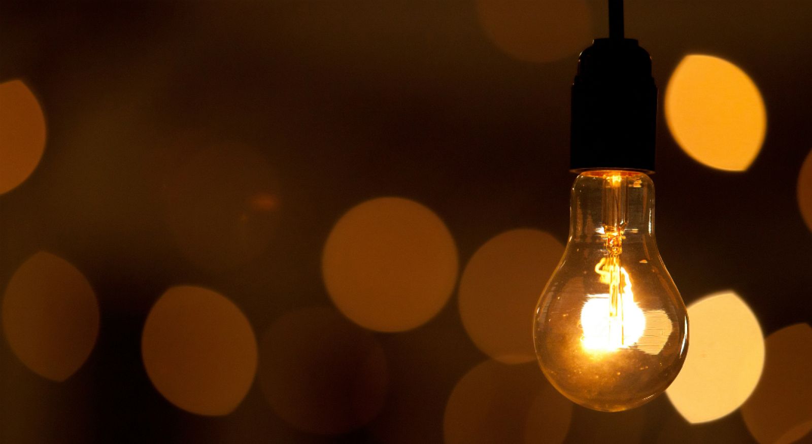  Las Mañanas de RNE con Íñigo Alfonso - Cambios en el bono social eléctrico - Escuchar ahora