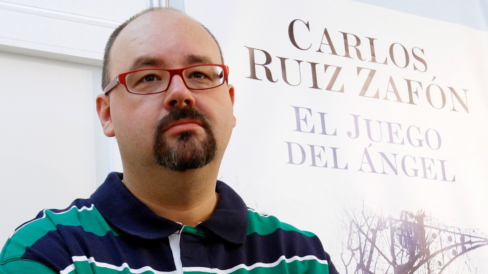 En días como hoy - Carlos Ruiz Zafón nos presenta 'El juego del ángel' - Escuchar ahora
