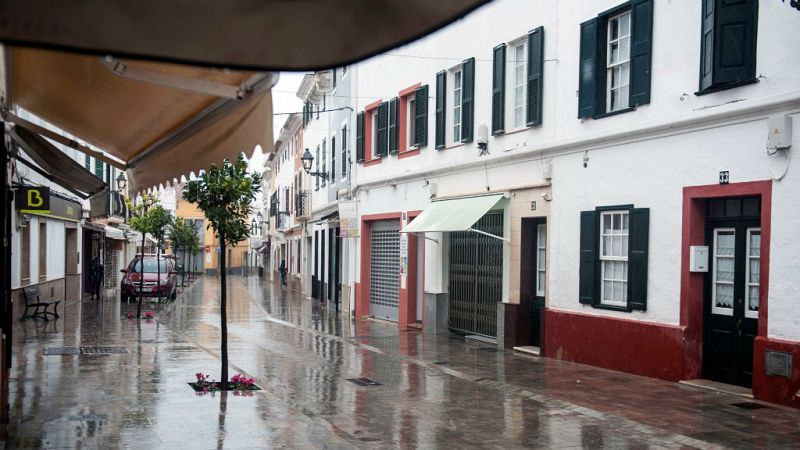  Boletines RNE - Más de 30.000 personas continúan sin luz en Menorca por el temporal - 30/10/18 - Escuchar ahora 