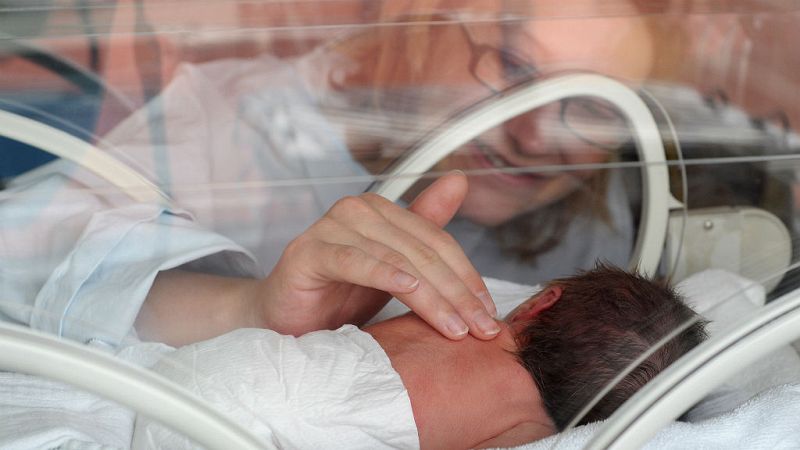 14 horas - El Clínic instala cámaras en Neonatología para que los padres vean a sus hijos - Escuchar ahora