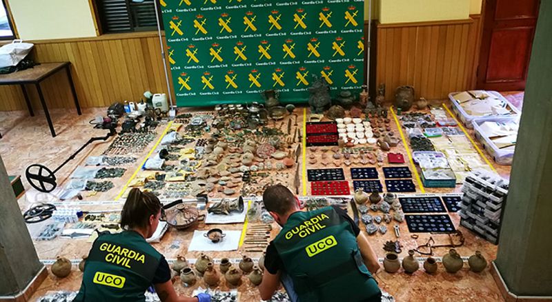 Boletines RNE - La Guardia Civil desarticula una red búlgara dedicada al expolio de piezas arqueológicas - Escuchar ahora