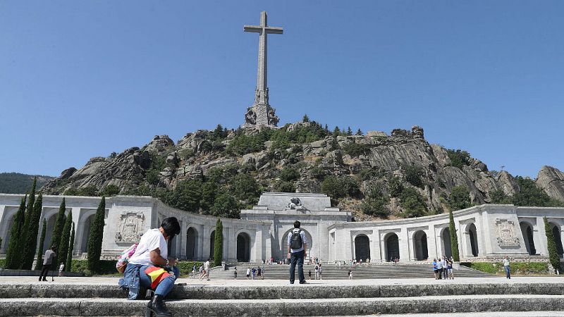 14 horas - El Gobierno estudia cmo evitar la inhumacin de Franco en la Almudena