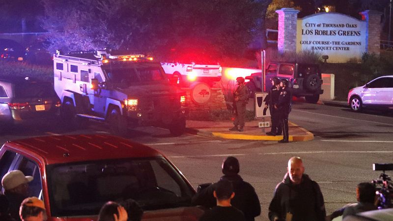 Boletines RNE - Al menos 13 muertos en un tiroteo en un bar de California - Escuchar ahora