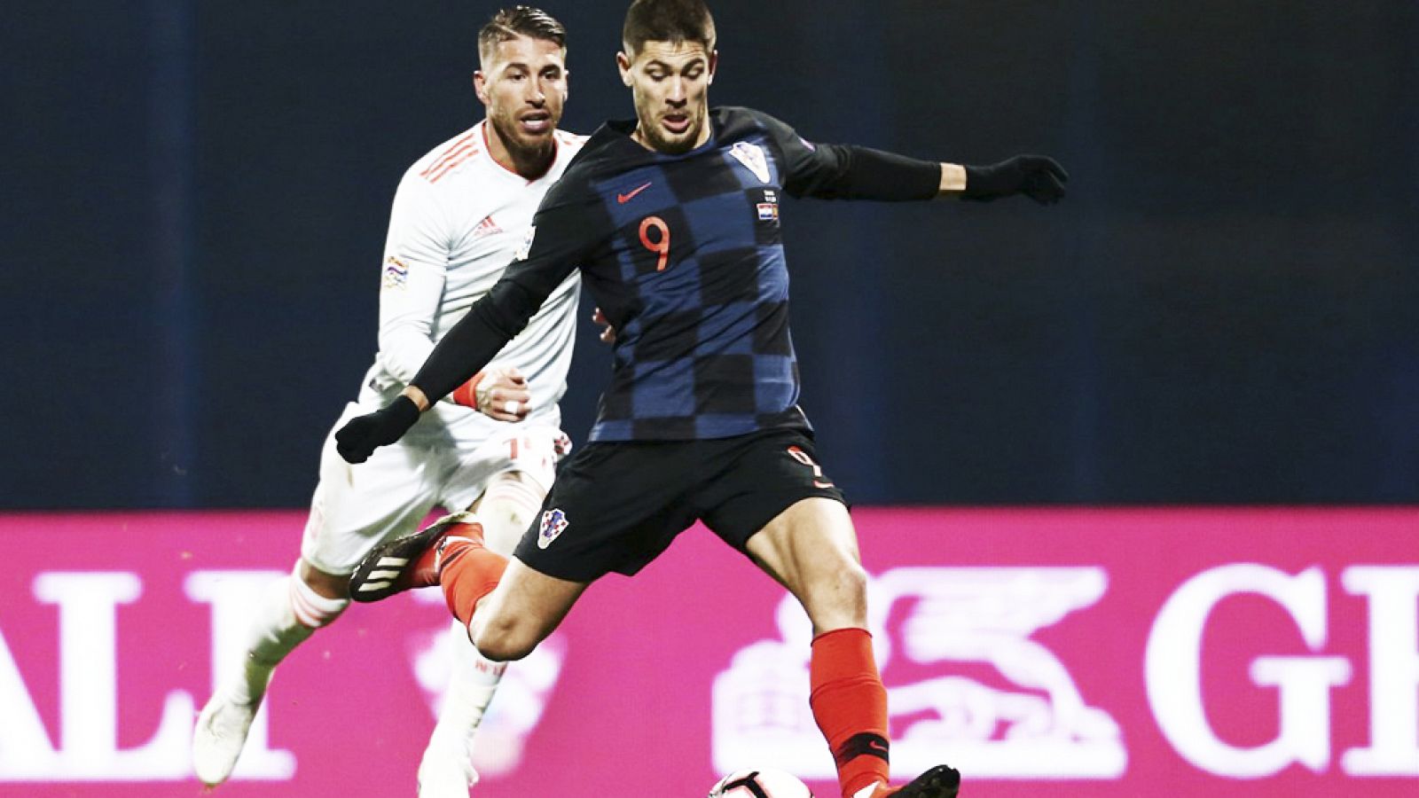 Tablero deportivo - Los goles del Croacia 3 España 2 - Escuchar ahora