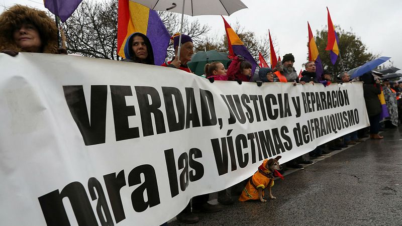 Franquistas y antifascistas se cruzan en el Valle de los Caídos Escuchar ahora