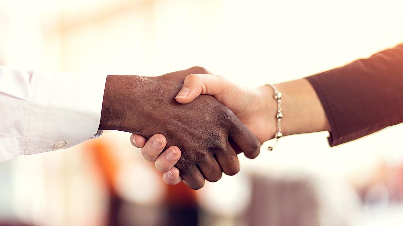 40 años de Constitución en RNE: Derechos y deberes fundamentales - Artículo 13 - Extranjeros en España - Escuchar ahora