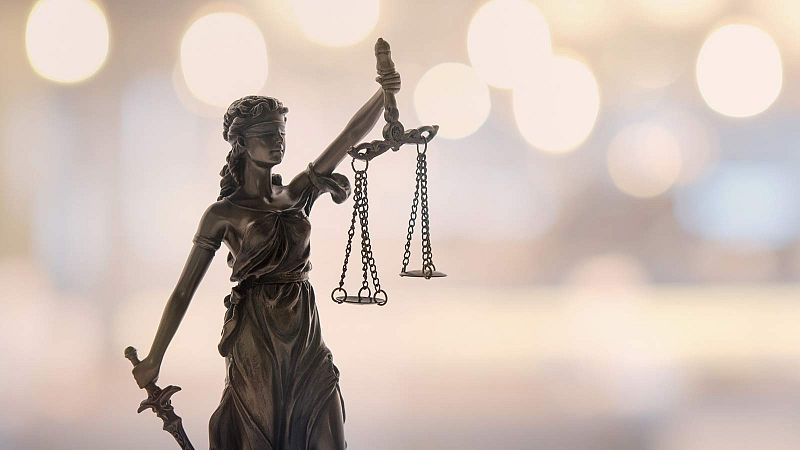 40 años de Constitución en RNE: Derechos y deberes fundamentales - Artículo 54 - Defensor del pueblo - Escuchar ahora